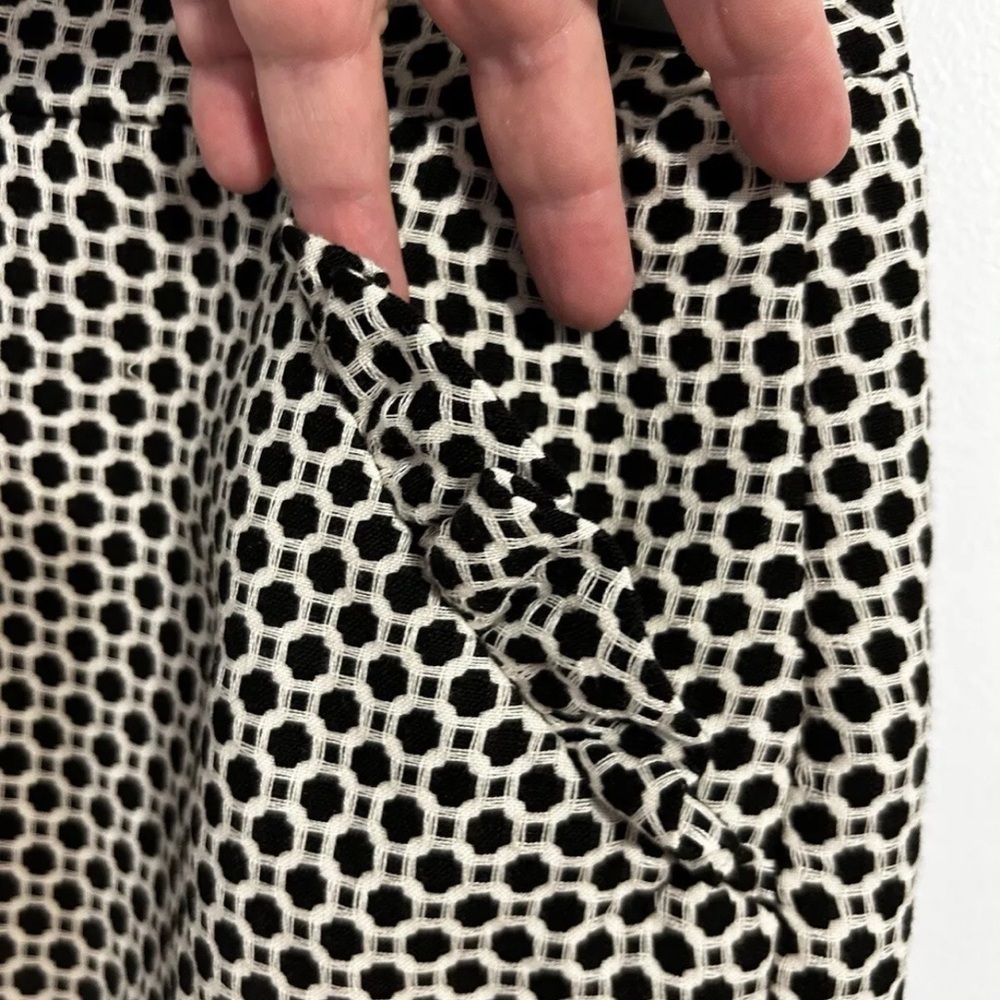 Women’s Loft size 0 business/ dress  skirt. Black and‎ white pencil skirt. - Picture 4 of 10